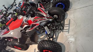 Quad infantil rojo y negro