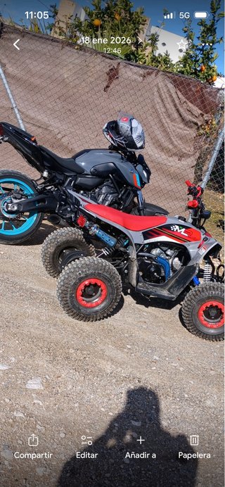 Quad infantil rojo y negro