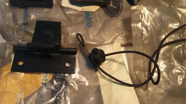 Soporte Bisagra Bandeja Portaobjetos Fiesta MK1