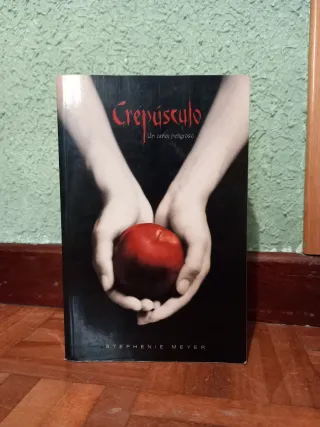 Crepúsculo (Saga Crepúsculo 1) (Spanish Edition)