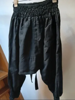 Pantalón harén corto negro