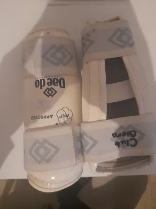 Casco Karate Blanco Transparente