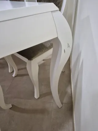 Mesa y 4 Sillas Salón