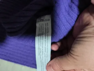 Jersey crop canalé cuello alto morado