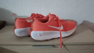 Zapatillas Nike Running Naranja y Blanco