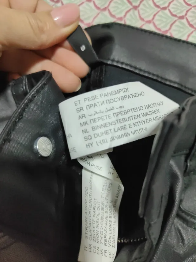 Pantalón efecto piel Calcedonia negro