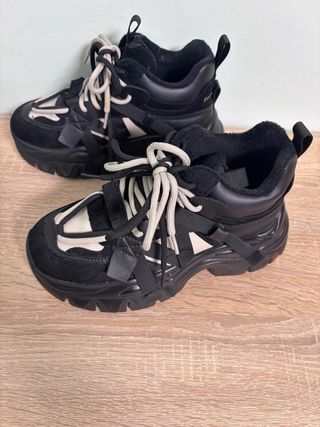 Zapatos Deportivos Negros y Beige