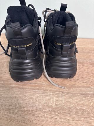 Zapatos Deportivos Negros y Beige