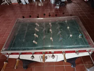 Futbolín con tapa de cristal