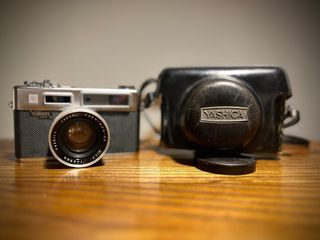 Cámara Yashica electro 35 y Vintage Cuero Negra
