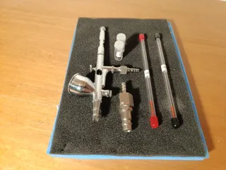 Aerografo con accessori