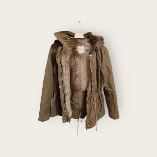 Abrigo verde militar con pelo