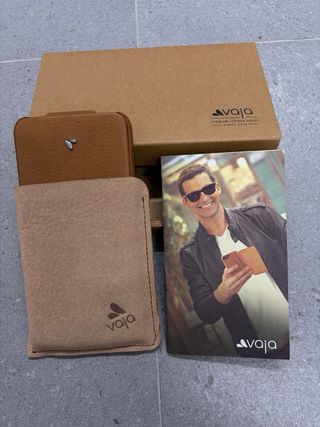 Custodia artigianale in pelle Vaja per iPhone 6/6s Plus