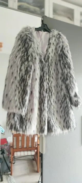 Chaquetón pelo sintético talla 44