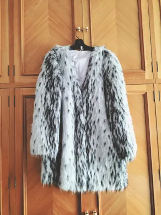 Chaquetón pelo sintético talla 44