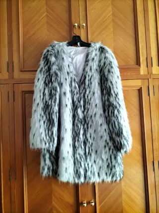 Chaquetón pelo sintético talla 44