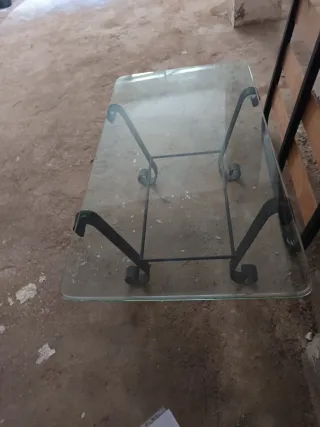 Mesita de cristal y metal