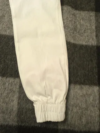 Pantalón blanco ajustable