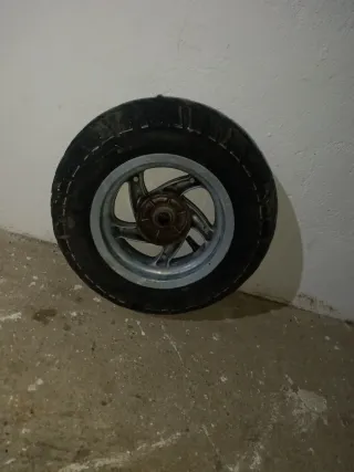 Rueda trasera Piaggio Typhoon