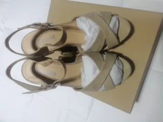 Sandalias piel vuelta beige nuevas