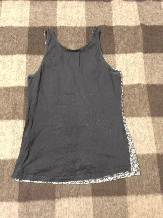 Camiseta tirantes flores con cremallera de adorno