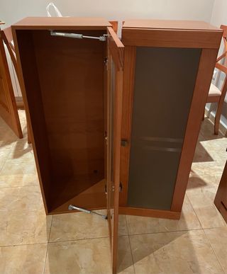 Mueble vitrina madera y cristal