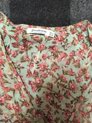 Blusa floral Stradivarius