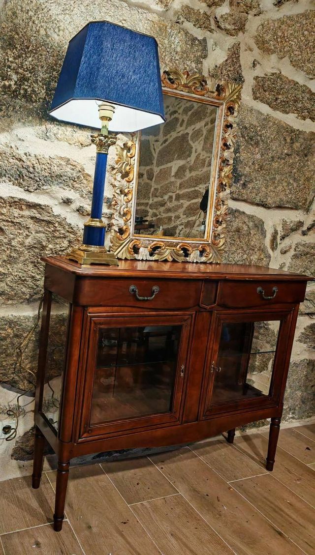 Mueble vitrina antiguo