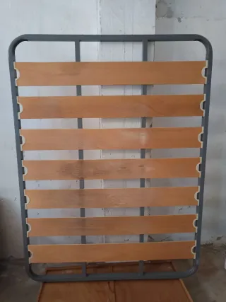 Somier de cama metálico con lamas de madera