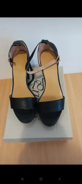 Sandalias tacón y plataforma negras