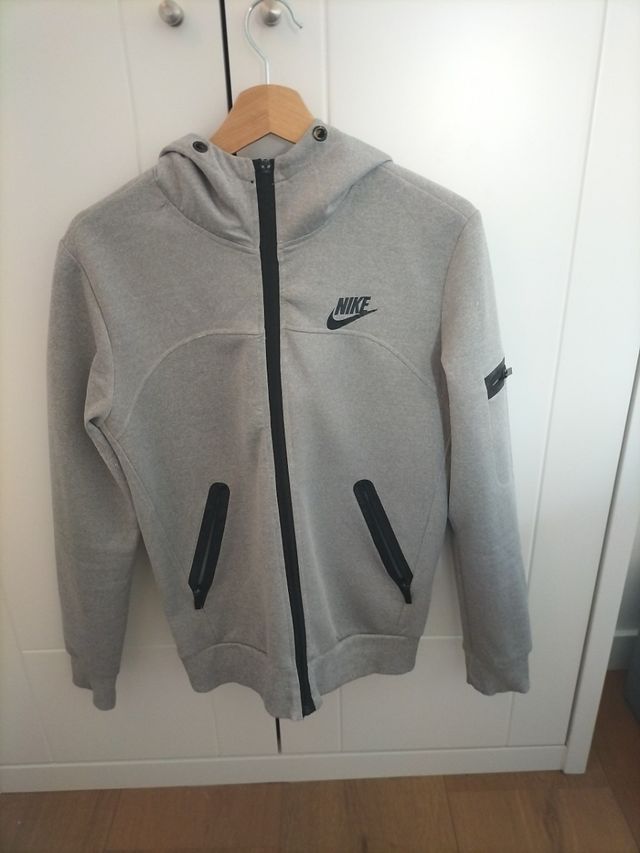 Chaqueta Nike Gris con Cremallera
