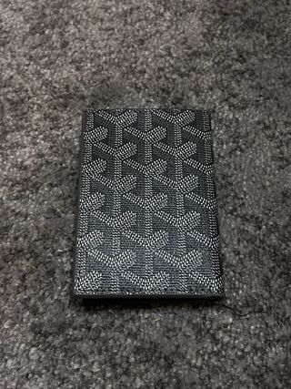 Tarjetero Goyard Gris