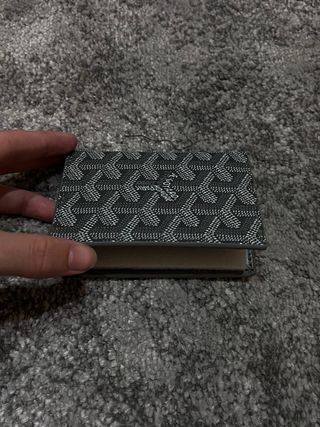 Tarjetero Goyard Gris