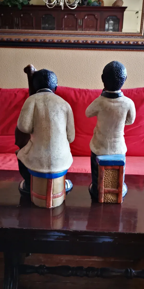 Pareja músicos escayola negros