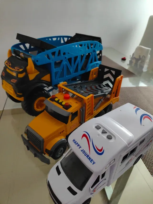 Lote de 3 camiones de juguete