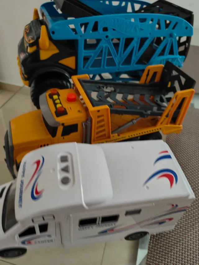 Lote de 3 camiones de juguete