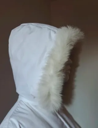 Piumino bianco Alexander McQueen con cappuccio