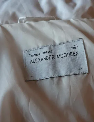 Piumino bianco Alexander McQueen con cappuccio