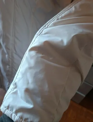 Piumino bianco Alexander McQueen con cappuccio