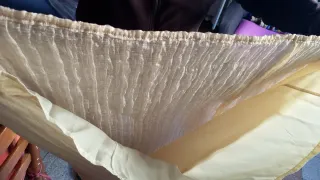 Abito giallo cangiante