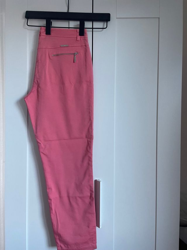 Pantalón rosa con cremallera