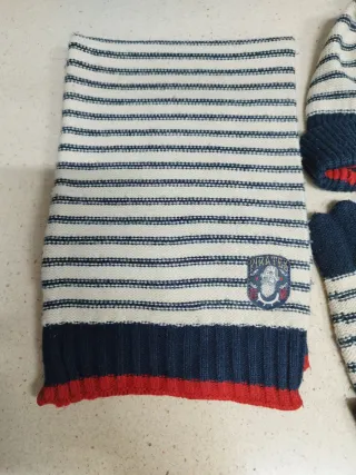Conjunto infantil: gorro, bufanda y guantes