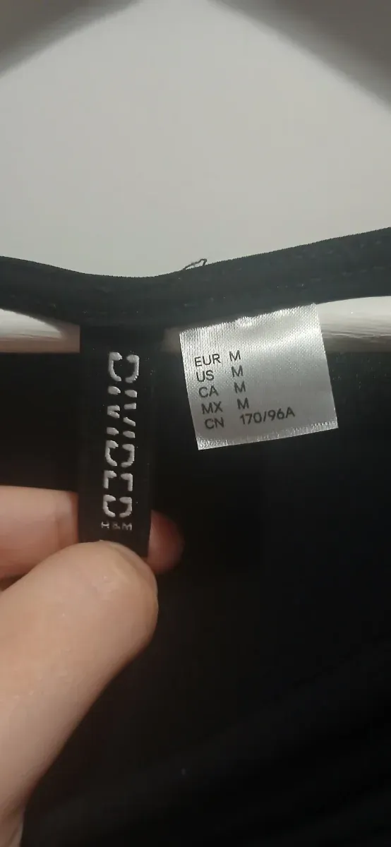 Camiseta Negra Cuello Drapeado