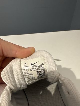 Zapatillas Nike Talla 38.5 Blancas y Plateadas