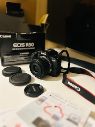 Máquina Fotográfica Canon EOS R50