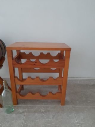 Conjunto de vino: barril y taponadora