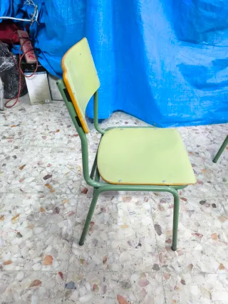 Mesa y silla de colegio