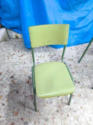 Mesa y silla de colegio