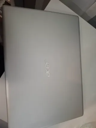Ordenador portátil Acer Plata y Negro