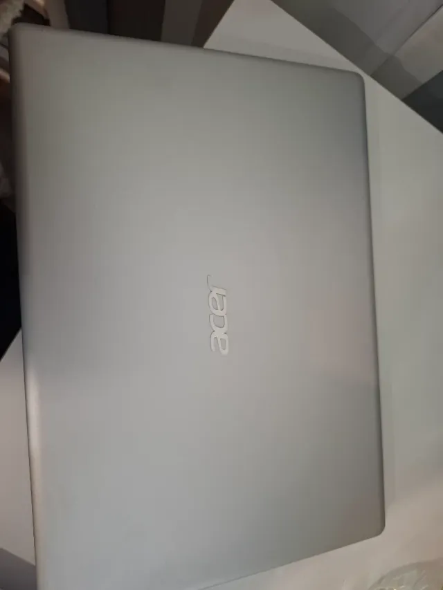 Ordenador portátil Acer Plata y Negro